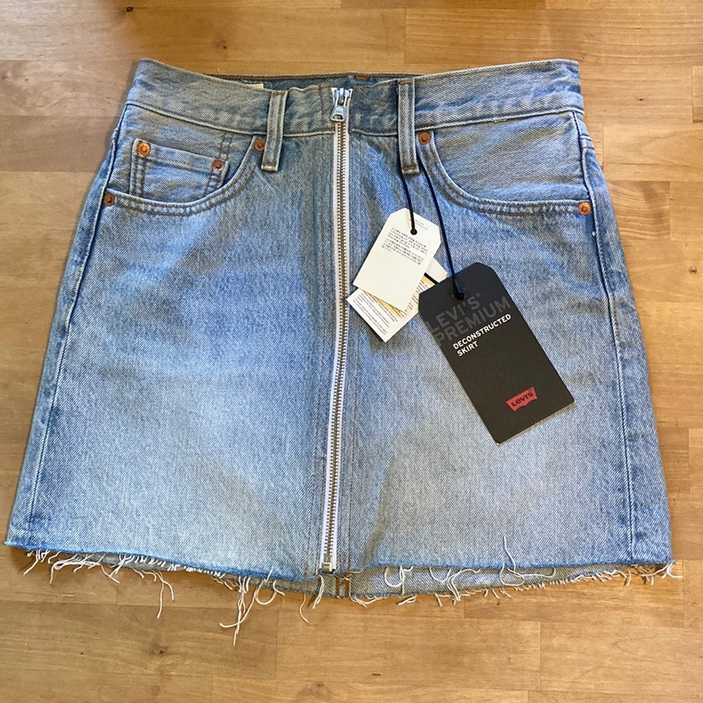 COPY - NWT Levi’s denim skirt size 24